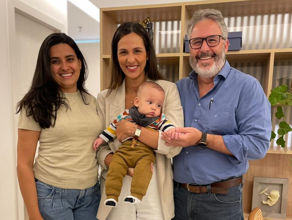 Mielomeningocele - Equipe de cirurgia fetal, Vicente e sua mae Larissa.